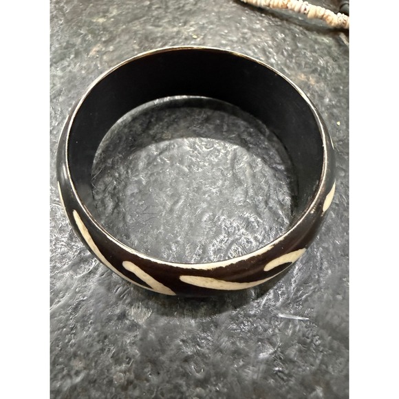Unbranded Jewelry - Vintage 70s Boho Chunky Wood Bangle Bracelet Dark Coconut Husk Wavy Inlay Brown